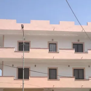 Casa Intera La Paghi Come Una Camera The With The Price Of A , Durrës Albanie