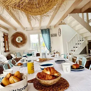  Hébergement de vacances L ' Escale 300 M à Pied Des Plages